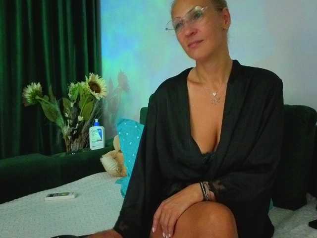 Sweetaniaa live webcam show