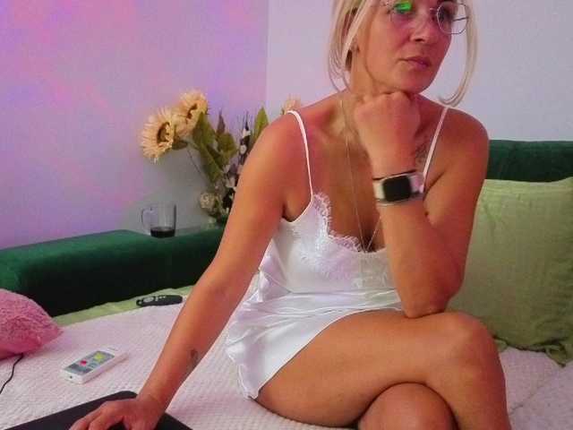 Sweetaniaa live cam on BongaCams