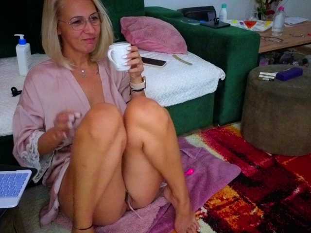 Sweetaniaa live cam preview