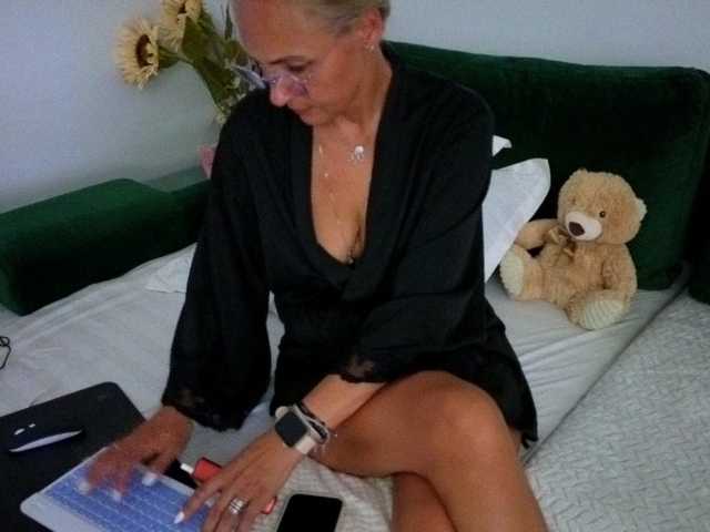 Sweetaniaa live cam on BongaCams
