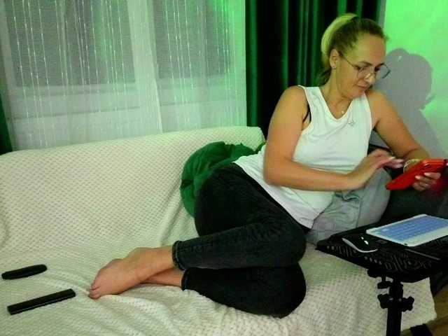 Sweetaniaa's BongaCams show and profile