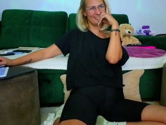 Sweetaniaa live cam preview