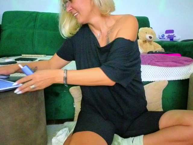 Sweetaniaa live cam preview