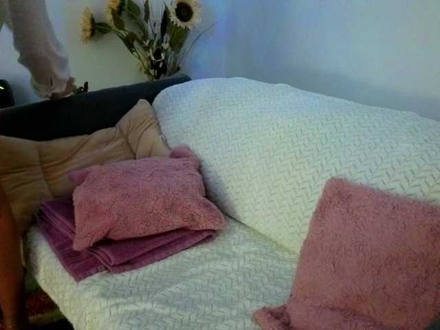Sweetaniaa live cam preview