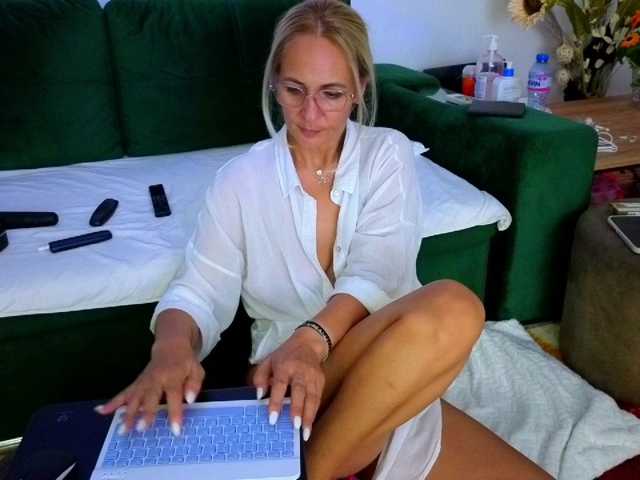 Sweetaniaa live cam preview