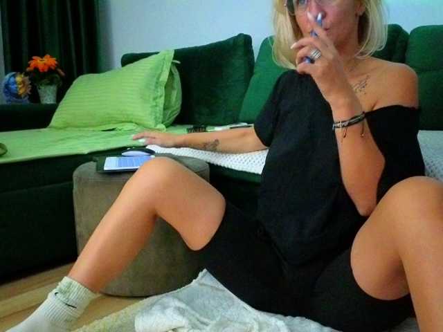 Sweetaniaa live cam preview
