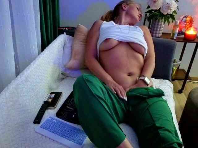 Sweetaniaa webcam