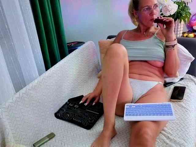 Sweetaniaa webcam