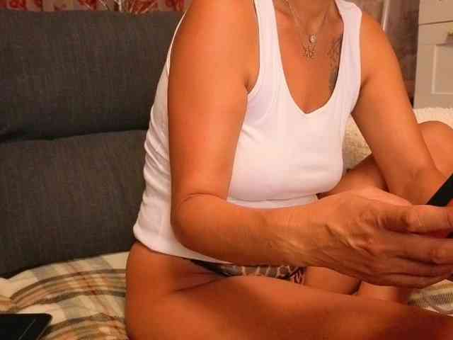 Sweetaniaa webcam
