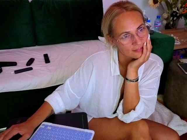 Sweetaniaa webcam