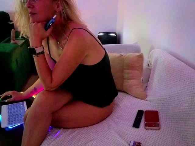Sweetaniaa webcam