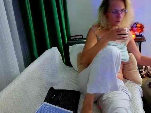 Sweetaniaa webcam