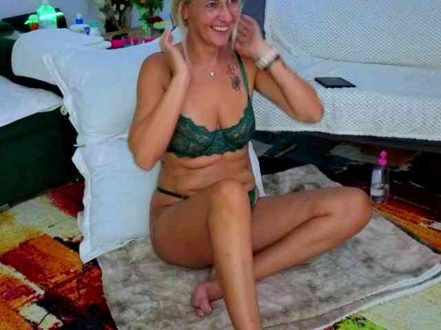 Sweetaniaa webcam