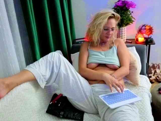 Sweetaniaa webcam