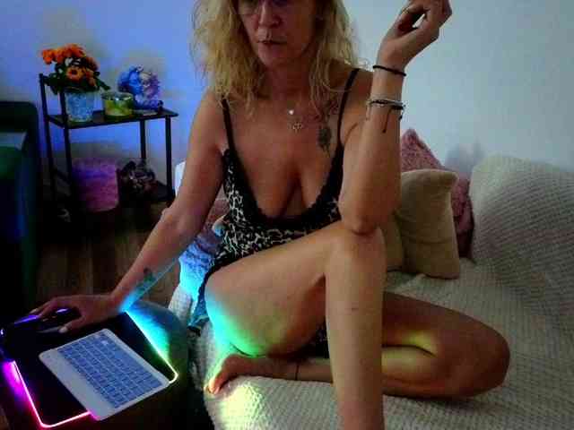 Sweetaniaa webcam