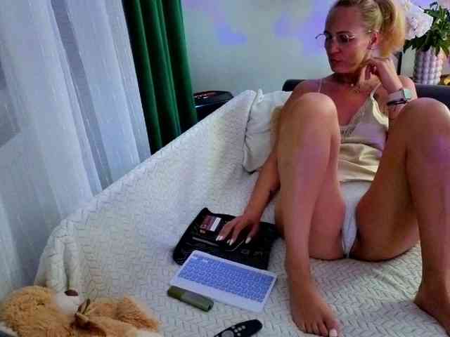 Sweetaniaa webcam