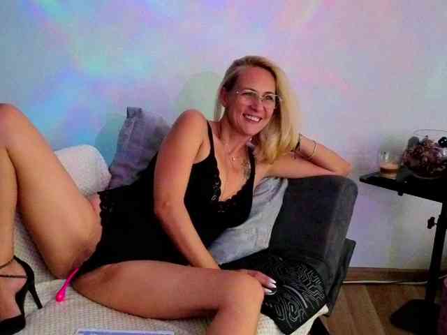 Sweetaniaa webcam