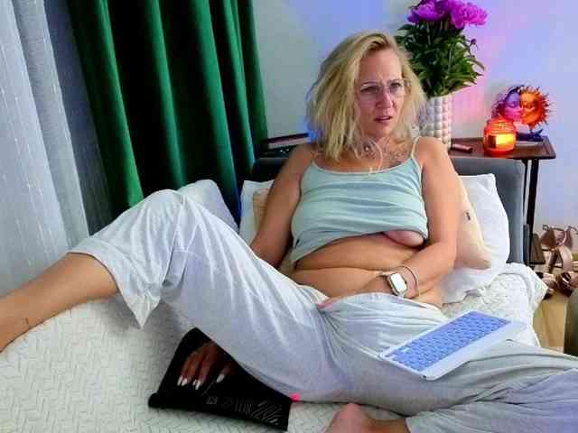 Sweetaniaa webcam