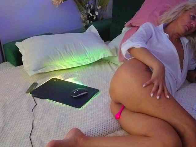 Sweetaniaa webcam