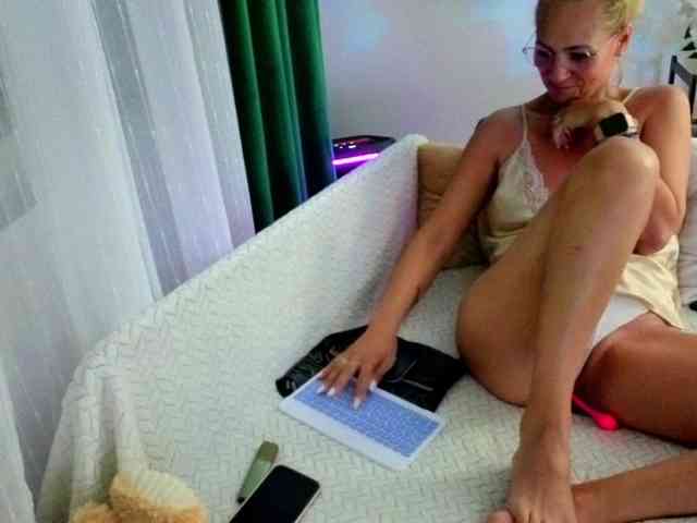 Sweetaniaa webcam