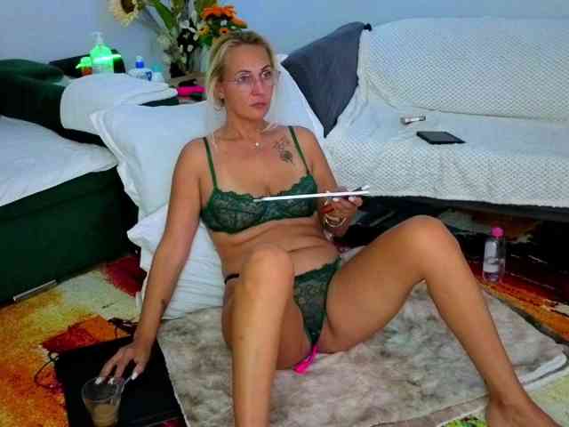 Sweetaniaa webcam
