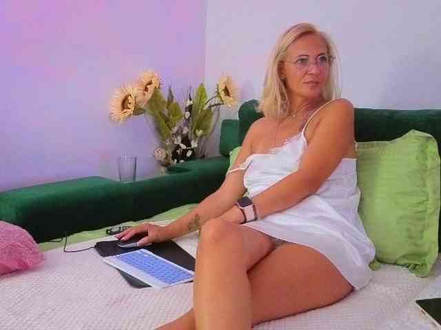 Sweetaniaa webcam