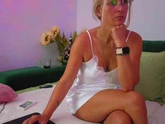 Sweetaniaa webcam