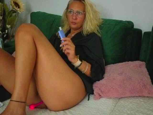 Sweetaniaa webcam
