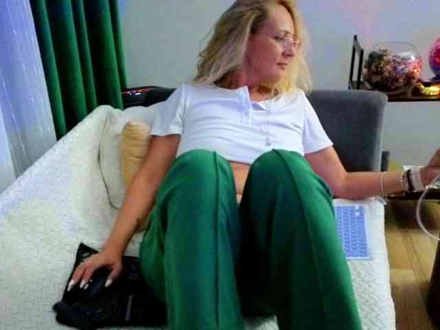 Sweetaniaa webcam