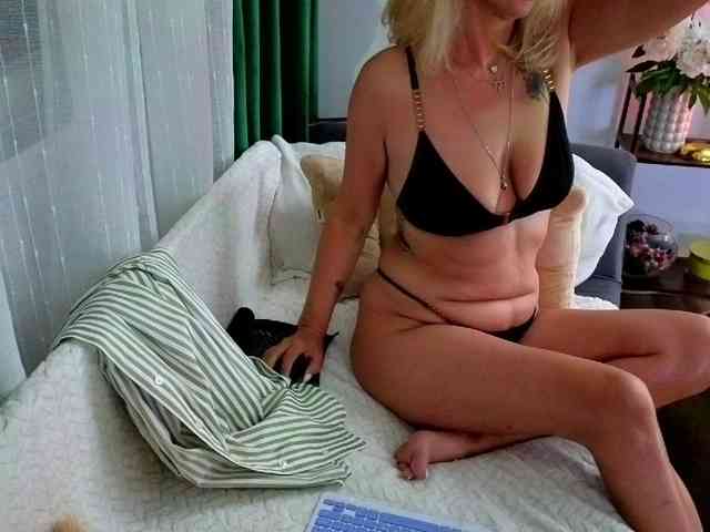 Sweetaniaa webcam