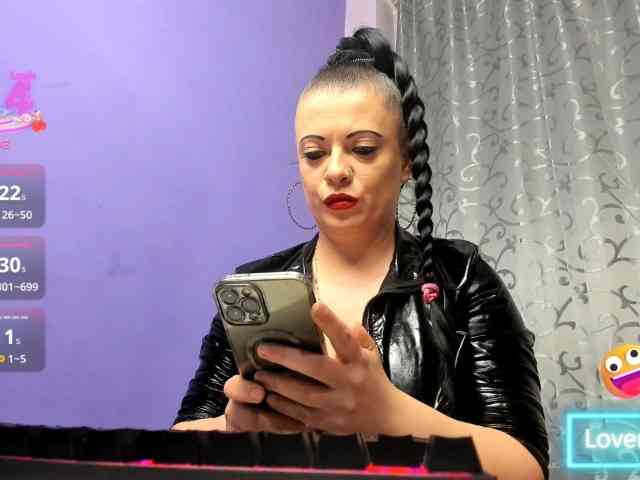AdriannaLyly webcam