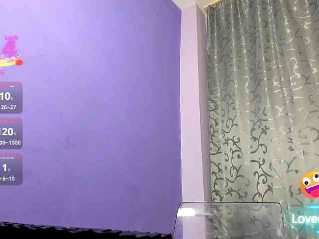 AdriannaLyly webcam