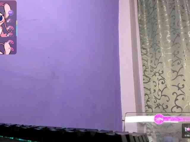 AdriannaLyly webcam