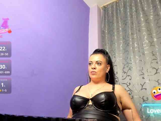 AdriannaLyly webcam