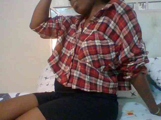 Curvyliana webcam