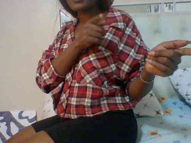 Curvyliana webcam