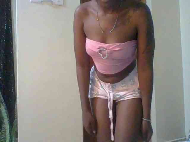 Curvyliana webcam
