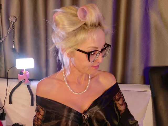 Milforja's BongaCams show and profile