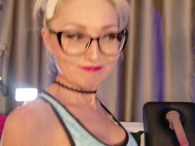 Milforja's BongaCams show and profile