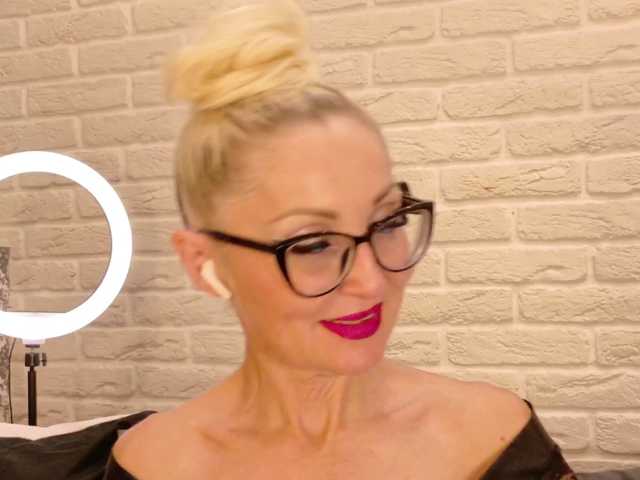Milforja live cam on BongaCams