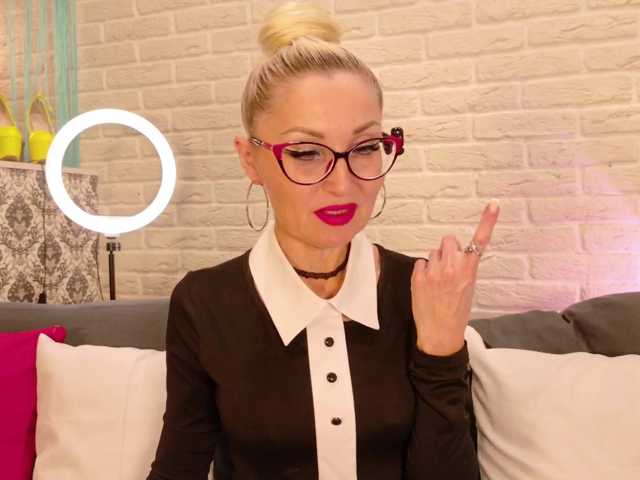 Milforja live cam on BongaCams