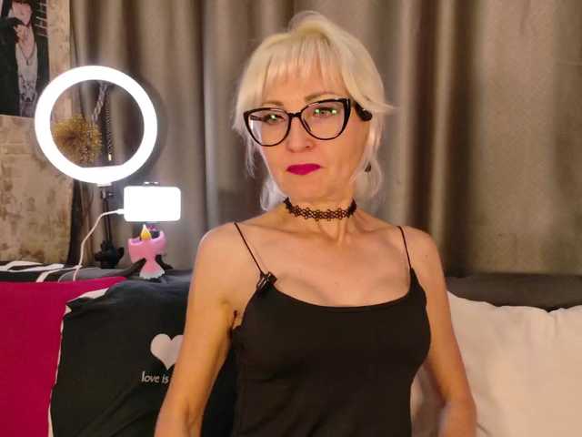 Milforja live cam on BongaCams