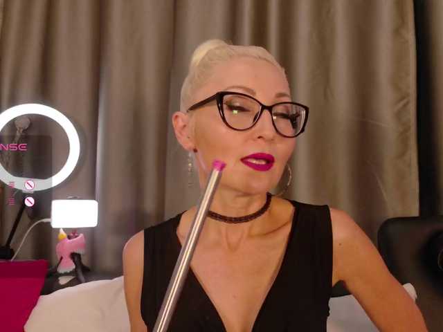 le modèle Milforja est en webcam porno dans un show sur le site bongacams, il possède les tags suivants: White/Caucasian,Blonde,Shaved