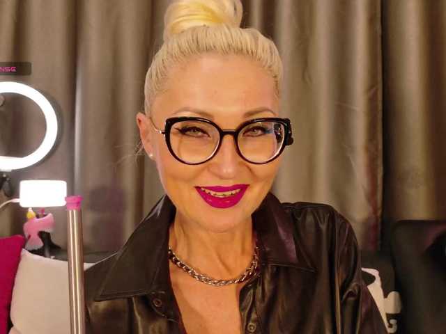 Milforja live cam on BongaCams