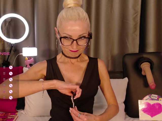 Milforja live cam on BongaCams