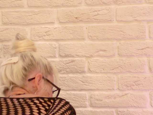 Milforja live cam on BongaCams