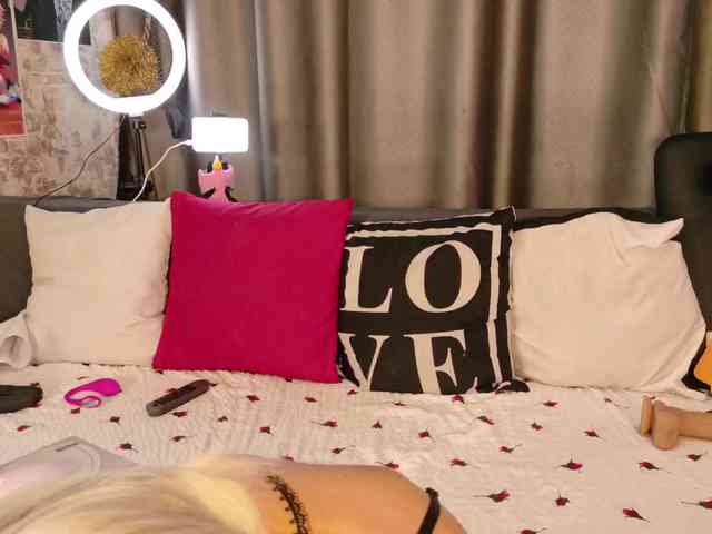Milforja Sex Cam Show