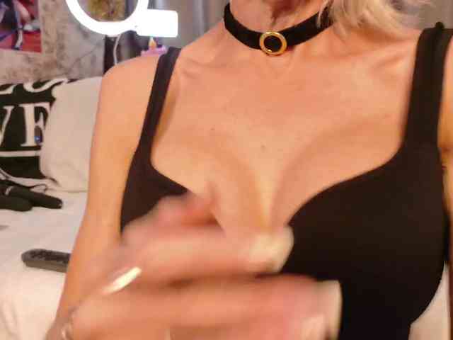 Milforja Sex Cam Show