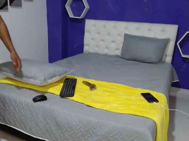 PAMELAMADAMEHOT3 Sex Cam Show