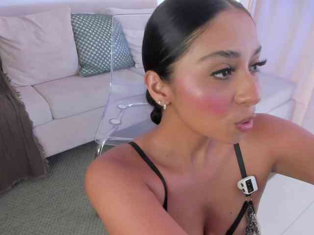 IrinaTannedd webcam